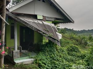 Cerita Warga Indramayu Tinggal di Lokasi Rawan Tanah Bergerak
