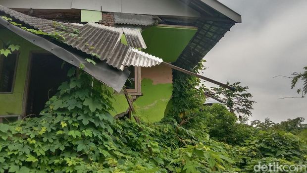 Pemukiman warga di lokasi rawan tanah bergerak di Indramayu.