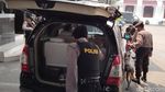 Pengetatan Penjagaan Kantor Polisi di Surabaya Antisipasi Bom Bunuh Diri