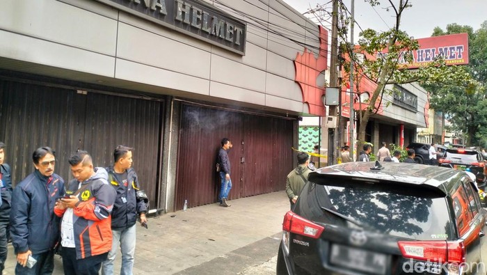 Pertokoan di sekitar Polsek Astana Anyar mendadak tutup pascaledakan.