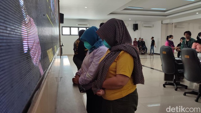 Polisi menangkap 2 orang terkait pengiriman TKW ilegal yang ditampung di Bogor.