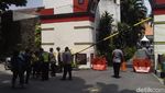 Pengetatan Penjagaan Kantor Polisi di Surabaya Antisipasi Bom Bunuh Diri