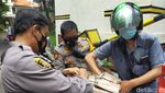 Pengetatan Penjagaan Kantor Polisi di Surabaya Antisipasi Bom Bunuh Diri