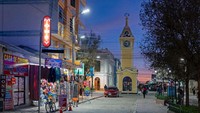 Bolivia dengan biaya hidup: US$ 431/bulan. Bolivia adalah negara yang terkurung daratan, terletak di bagian barat Amerika Selatan. Populasinya saat ini adalah sekitar 11,05 juta orang yang tinggal di area seluas 1.098.581 km². Apartemen studio satu kamar tidur di La Paz, salah satu kota termurah di Bolivia, akan dikenakan biaya sekitar US$ 145 per bulan.