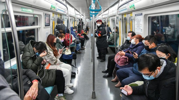 Kasus COVID Diprediksi Capai 65 Juta Per Minggu, China Ketar-Ketir Bikin Vaksin