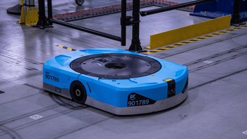 Robot ini kemudian didistribusikan ke gudang-gudang Amazon di seluruh dunia. Foto: Getty Images