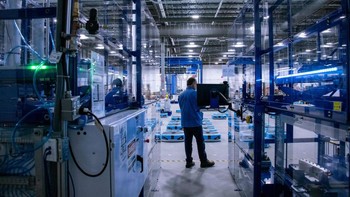 Kapasitas produksnya sangat besar, di mana bisa diproduksi sampai seribu robot per hari di sini. Foto: Getty Images