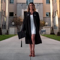 Ketika mereka tahu kamu punya karier terhormat mereka seperti berbalik dan mengganggapmu lebih tinggi. Di sisi lain, di dunia sains, aku pikir orang menghormati fakta bahwa aku seorang model, kata Rosie.Foto: Instagram @rosiekmoore