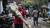 Tim dekorasi telah tiba di kediaman Erina Gudono di Purwosari, Sleman, Yogyakarta, Rabu (7/12/2022).
