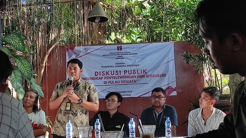 Sales Area Manager Pertamina Bali, Gusti Anggara Permana saat acara diskusi yang diadakan DPC GMNI Denpasar, Rabu (7/12/2022). (I Wayan Sui Suadnyana/detikBali)