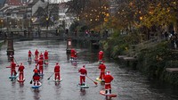Parade SUP setiap tahun digelar di sungai Strasbourg dan diikuti ratusan orang.  