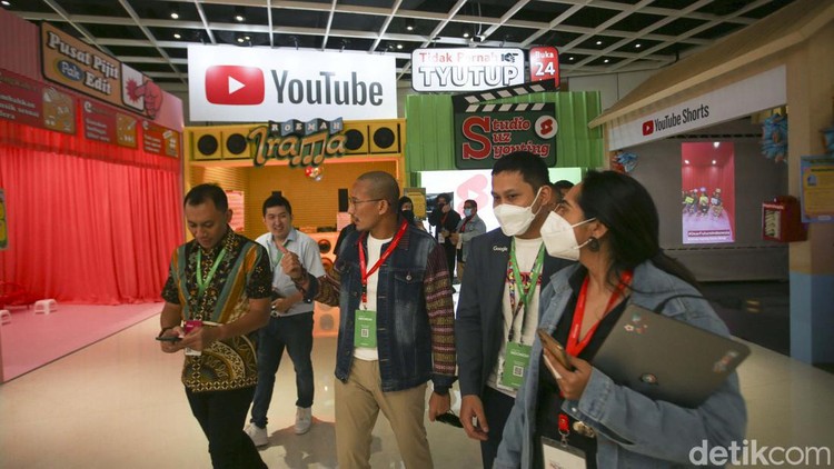 Google for Indonesia 2022 kembali digelar. Menteri Pariwisata dan Ekonomi Kreatif Sandiaga Uno turut meninjau acara yan digelar di Jakarta tersebut.