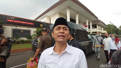 Siapa Lord Rangga? Lord Rangga dikenal sebagai petinggi Sunda Empire tersebut meninggal dunia pada Rabu (7/12/2022) pagi karena sakit. Ini sosoknya.