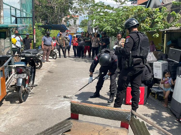 Suasana Olah TKP di Lokasi Ledakan yang Bikin Heboh Warga Batam