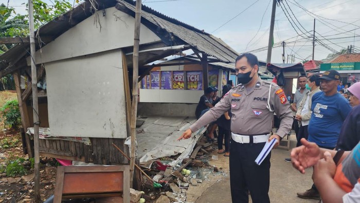 Truk parkir tiba-tiba mundur di Bekasi menewaskan 1 orang