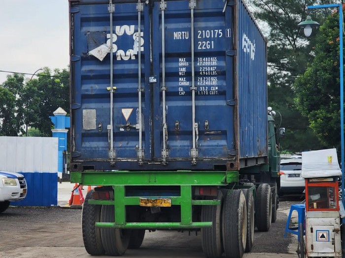 Truk parkir tiba-tiba mundur di Bekasi menewaskan 1 orang