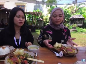 Heboh Wanita Berhijab Makan Sate Babi, Ini Faktanya!