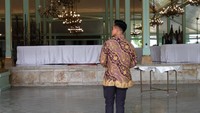 Sebagai informasi, resepsi ngunduh mantu pernikahan Kaesang Pangarep dengan Erina Gudono akan diselenggarakan di Pura Mangkunegaran, Solo, Jawa Tengah, Minggu (11/12/2022).
