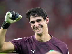 Kiper Maroko dan Sevilla, Yassine Bounou, menduduki urutan keenam dengan 4.557 menit penampilan level klub dan internasional sepanjang 2022. (Foto: Getty Images/MB Media)