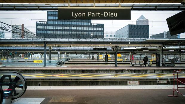 People purchase tickets at Lyon Part-Dieu railway station, on December 7, 2022 during a strike by railway workers to call for pay raises. (Photo by OLIVIER CHASSIGNOLE / AFP) (Photo by OLIVIER CHASSIGNOLE/AFP via Getty Images)