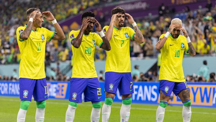 DOHA, QATAR - DECEMBER 05: Vinicius Junior of Brazil dancing with Raphinha, Lucas Paqueta and Neymar after scoring the teams first goal during the FIFA World Cup Qatar 2022 Round of 16 match between Brazil (4) and South Korea (1) at Stadium 974 on December 05, 2022 in Doha, Qatar. (Photo by Simon Bruty/Anychance/Getty Images)