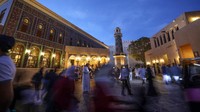 Umat Muslim juga wajib mengunjungi Masjid Biru di Doha. Masjid ini menjadi ikonnya kota Doha dalam mengenalkan Islam kepada jutaan orang di dunia. (Mahmud Hams/AFP/Getty Images)  