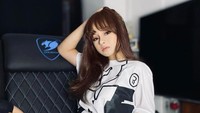 Angeli Khang juga punya film terbaru berjudul Selinas Gold. Foto: Instagram Angeli Khang