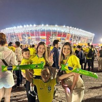 Kedua anak mereka pun hadir mendukung Casemiro di Piala Dunia. Foto: dok. Instagram