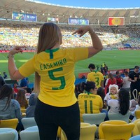 Anna dengan bangga kerap menggunakan jersey saat mendukung sang suami berlaga. Foto: dok. Instagram