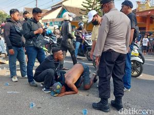 Aremania Sujud-Menangis di Depan Mako Brimob: 135 Ini Nyawa Manusia Pak!