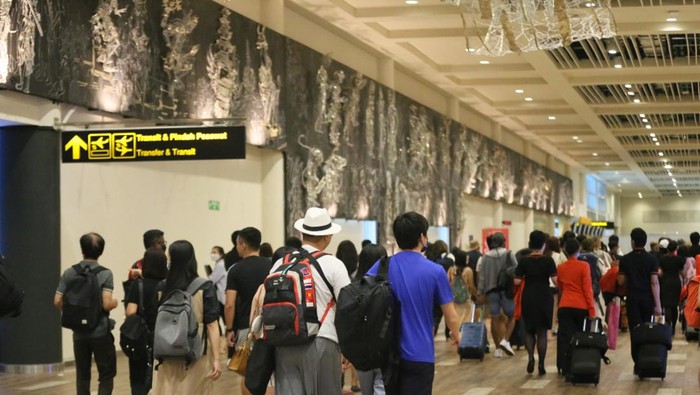 Suasana penumpang Bandara Internasional I Gusti Ngurah Rai Bali