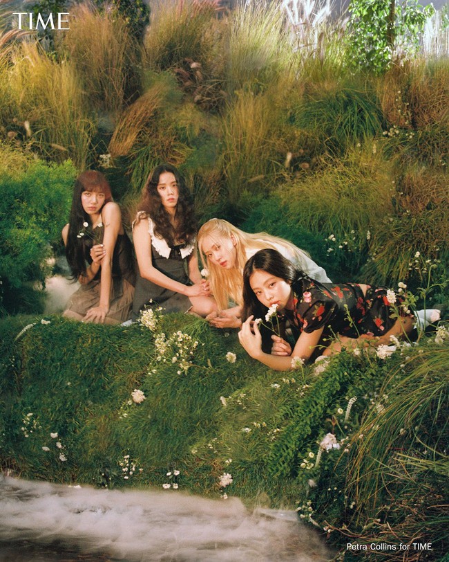 Menurut TIME Magazine, popularitas BLACKPINK tidak tertandingi. Keempat personelnya sukses dengan aktivitas solo masing-masing. Bahkan dikenal orang awam tanpa embel-embel BLACKPINK. Tahun ini, BLACKPINK juga kembali dengan pencapaian baru mulai dari perilisan album dilanjut tur dunia yang rampung 2023. Foto: dok. TIME Magazine