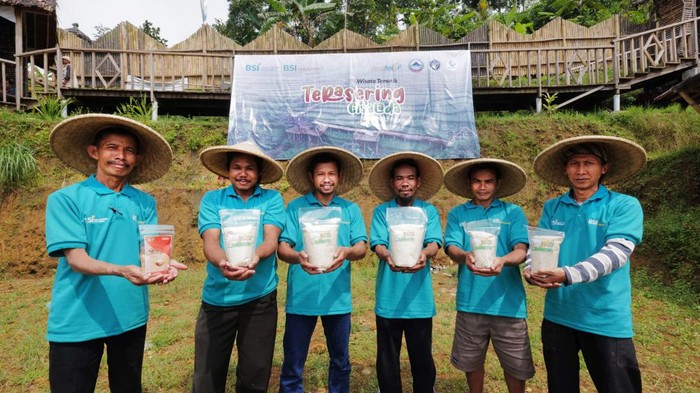 BSI Dorong Desa Binaan di Bogor Jadi Sentra Padi BSI terus mengembangkan desa-desa binaan melalui program Desa Bangun Sejahtera Indonesia. Salah satu desa binaan berada di Bogor, Jawa Barat.
