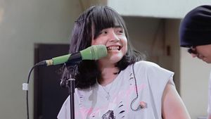 Cynantia Pratita, Vokalis Band Baby Face dan Suka Rambut Pendek