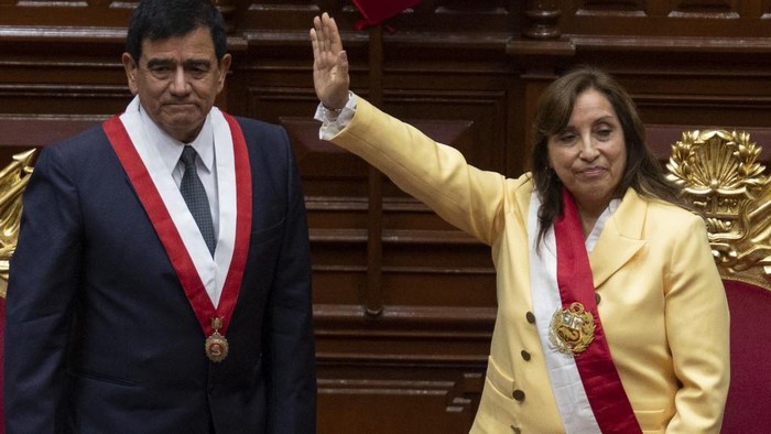 Wapres Dina Boluarte Dilantik Gantikan Presiden Peru yang Ditangkap