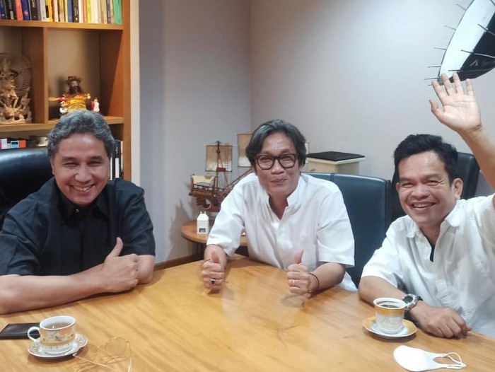 Dua orang sastrawan asal Yogyakarta, Afnan Malay dan FX Rudy Gunawan