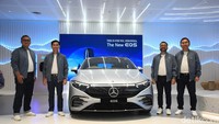 Mercedes-Benz EQE menggunakan baterai 12 cell dengan kapasitas 90 kWh yang mampu menempuh jarak 673 kilometer. Sementara Mercedes-Benz EQS menggunakan baterai 12 cell 108 kWh yang bisa digunakan untuk menempuh jarak 770 kilometer.