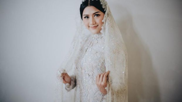 Potret Erina Gudono calon Istri Kaesang Pangarep saat momen pengajian, Kamis (8/12/2022).