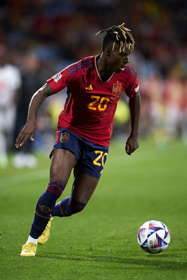 Nico WilliamsRambut gimbal Nico William yang sering diwarnai juga menjadi ciri khasnya. Nico sebelumnya berjanji untuk mengecat rambut biru dan putih jika Spanyol menang Piala Dunia yang sayangnya tidak terwujud.Foto: Getty Images