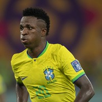 Vinícius Junior Banyak pemain Brasil yang secara khusus memperhatikan rambut mereka untuk Piala Dunia 2022. Dikatakan jika pria tersebut memotong rambut dua kali seminggu untuk terlihat tampan di televisi.Foto: Getty Images