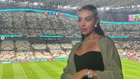 Mulai dari anting, kalung, cincin hingga jam tangan Rolex GMT Master yang dikenakannya itu semuanya bernilai hingga Rp 34 miliar. Dok. Instagram