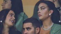 Kalung yang dikenakannya saja sudah seharga Rp 8,5 miliar. Dok. Instagram