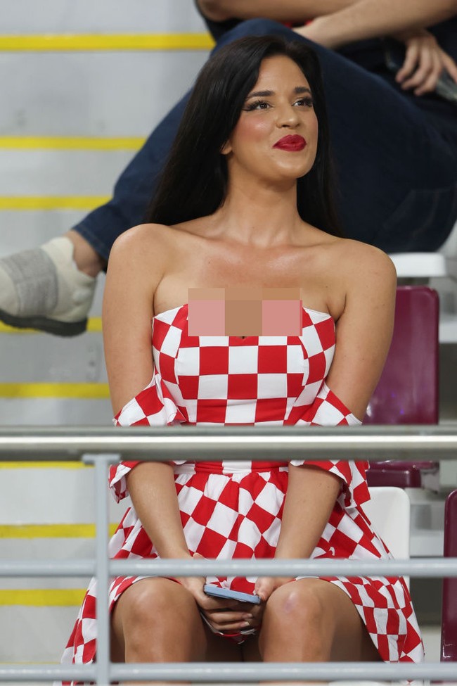 Ivana Knoll merupakan finalis Miss Croatia World 2016. Sosok Ivana menjadi perhatian bukan saat dia menjadi finalis kontes kecantikan. Namanya dikenal saat menghadiri perhelatan Piala Dunia Qatar 2022. Foto: Getty Images