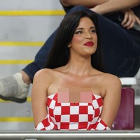 Ivana Knoll merupakan finalis Miss Croatia World 2016. Sosok Ivana menjadi perhatian bukan saat dia menjadi finalis kontes kecantikan. Namanya dikenal saat menghadiri perhelatan Piala Dunia Qatar 2022. Foto: Getty Images