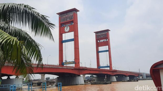 Jembatan Ampera yang jadi ikon Kota Palembang. (Foto: Prima Syahbana)
