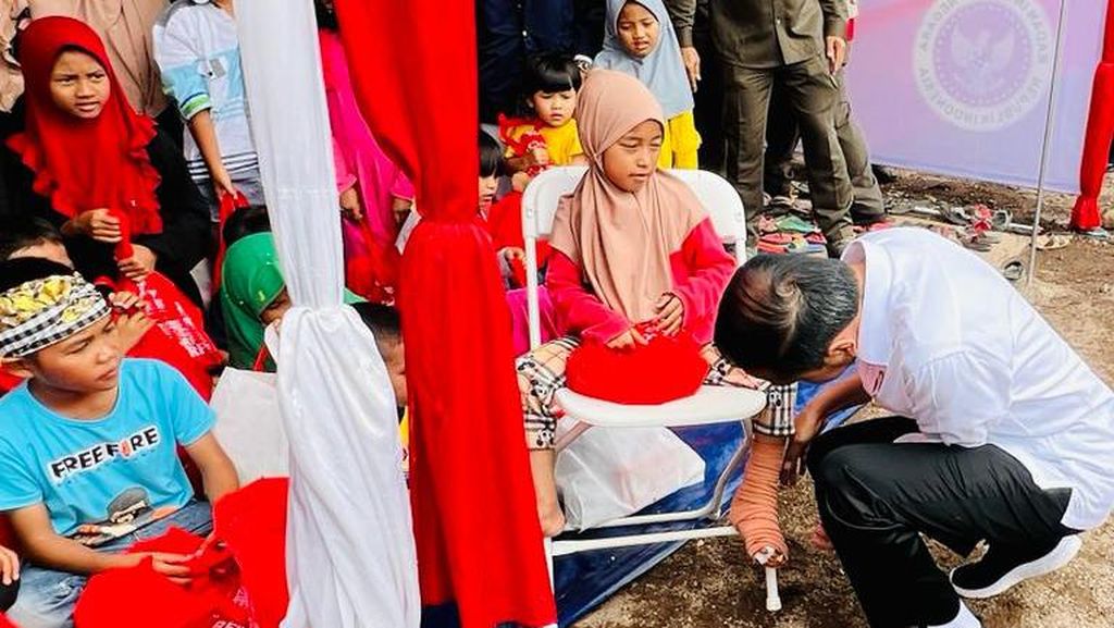 Jokowi Jenguk Korban Gempa Cianjur: Cepat Sembuh, Afikah
