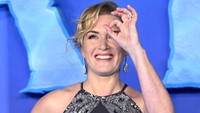 Kate Winslet saat menghadiri gala premiere Avatar: The Way of Water di London, Inggris. WireImage/Karwai Tang