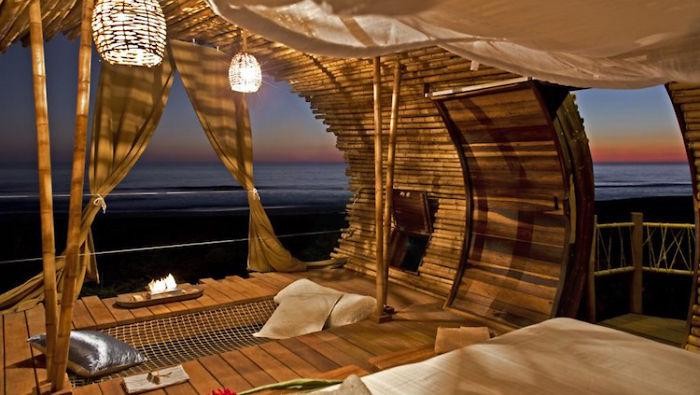 Keren, Rumah Bambu Ini Pakai Listrik Tenaga Surya