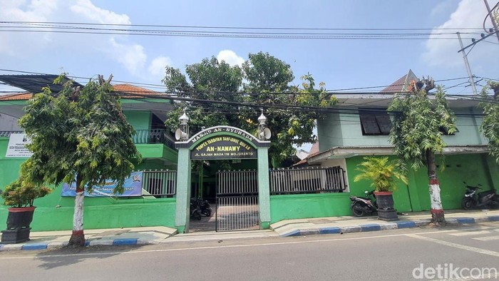kiai nawawi mojokerto