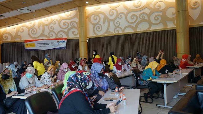 Kontribusi Fakultas Ilmu Administrasi UI untuk SDGs PEKKA Depok Pengabdian masyarakat ini dilakukan melalui kolaborasi dengan Pemerintah Kota Depok (Bidang Pemberdayaan Perempuan dan Pengarusutamaan Gender-DP3KP2KB), Bank Jawa Barat (BJB), dan Permodalan Nasional Madani (PMN) untuk meningkatkan kapasitas administrasi, perencanaan, dan pelaporan keuangan pada 155 pelaku UMKM PEKKA perwakilan dari seluruh kelurahan di Kota Depok.